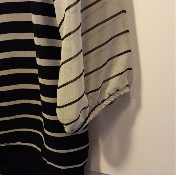 AB Studio EUC, Black & Off White Striped Hi Lo Tunic, Sz S, Split Back - Picture 3 of 9